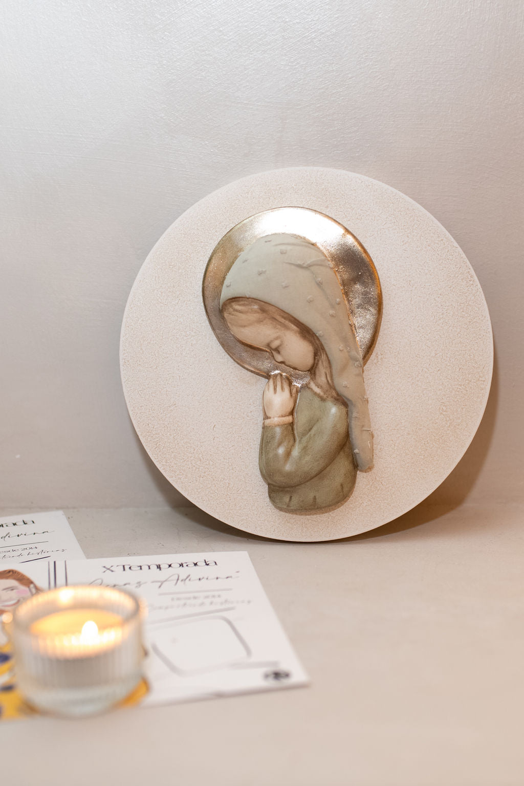 Virgen niña plumeti con corona en pan de plata