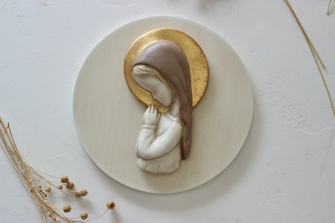 Virgen niña talco con pan de oro