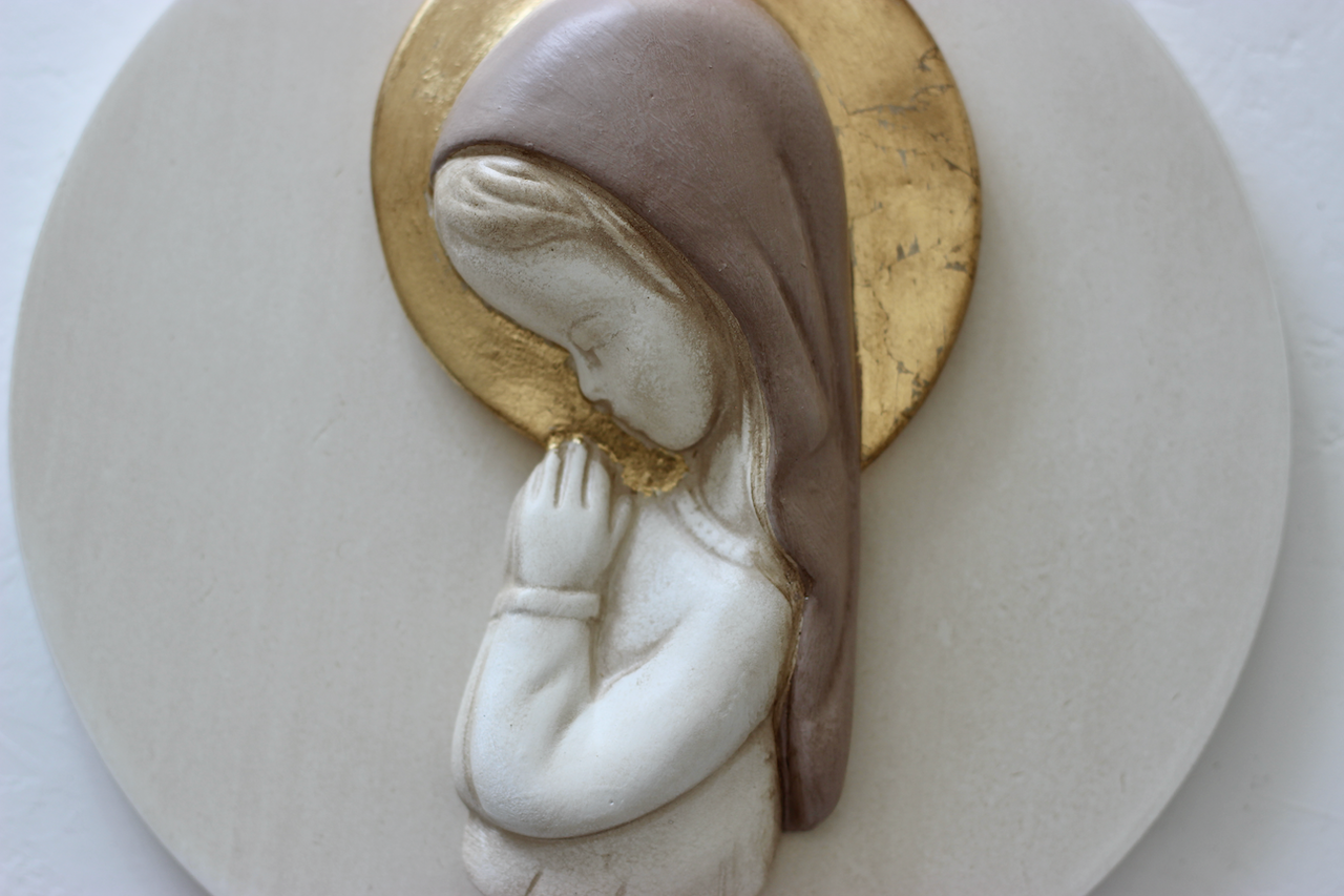 Virgen niña talco con pan de oro